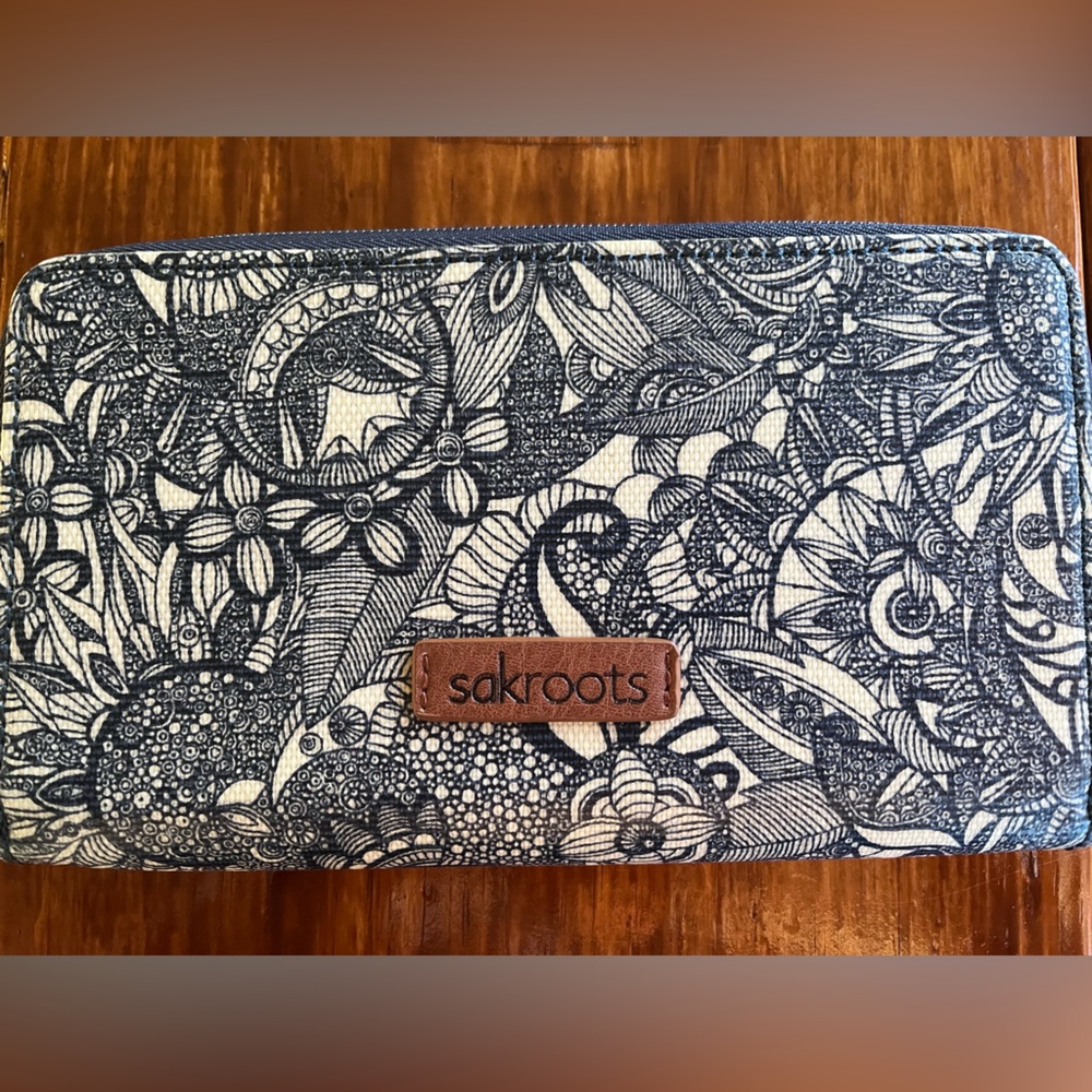 EUC Sakroots Blue Floral Textile 3/4 Full Zip Desert Spirit Bifold Wallet